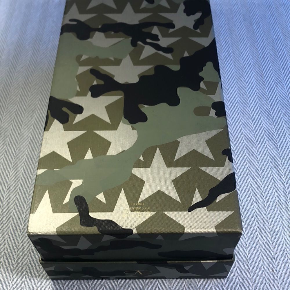 Valentino camo Shoe Box  length 13 5/8” X w 7 5/8  X h 5”, Excellent Condition - Picture 11 of 12